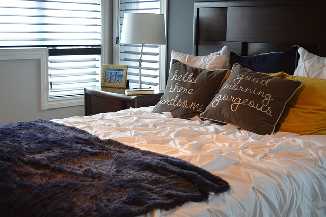 Poduszki dekoracyjne dla Twojej całej rodziny - sklep online z renomowanymi narzutami!
